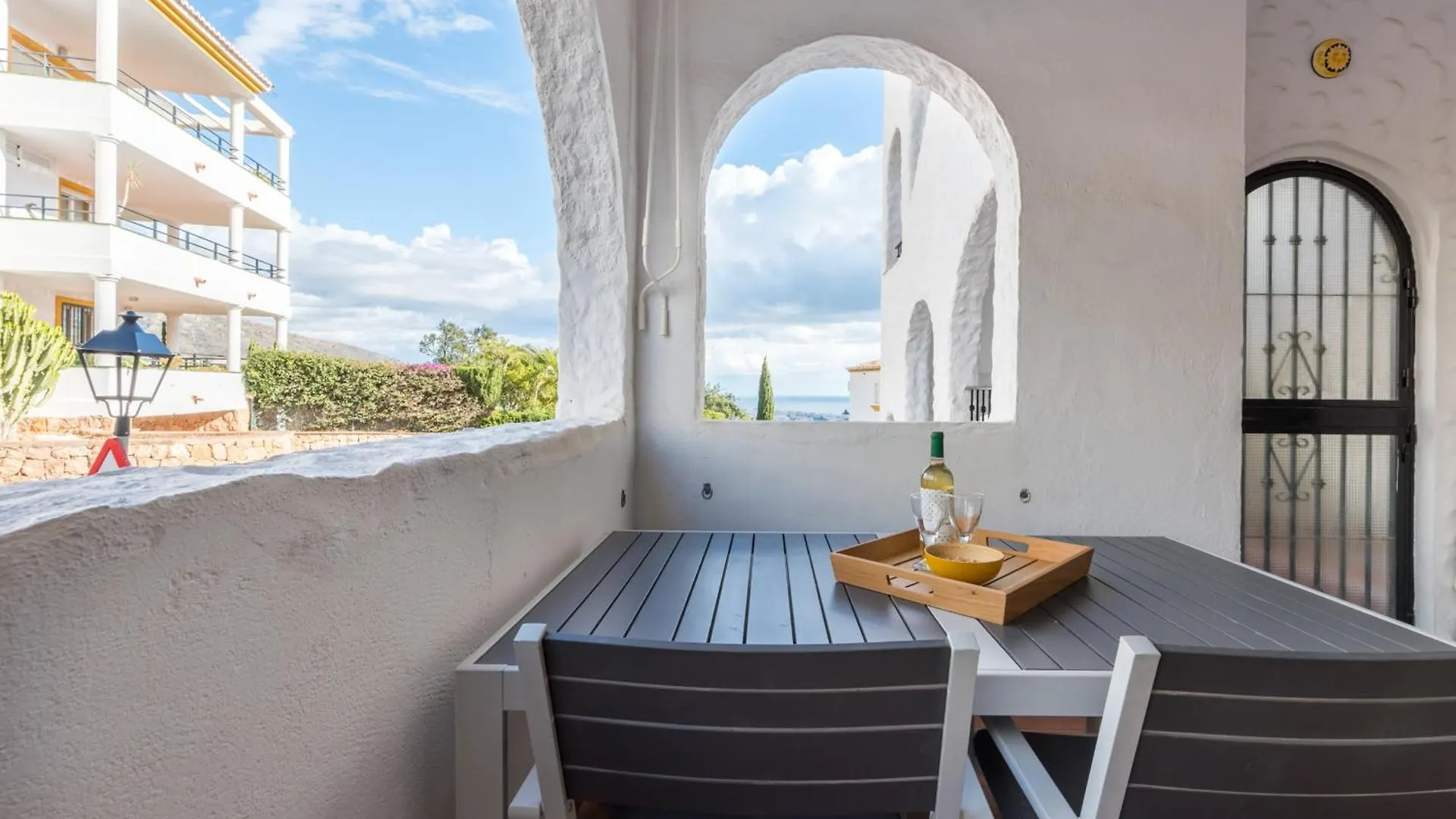 Tio Charles De June - Charming 2 Bedroom Apartment Benalmádena