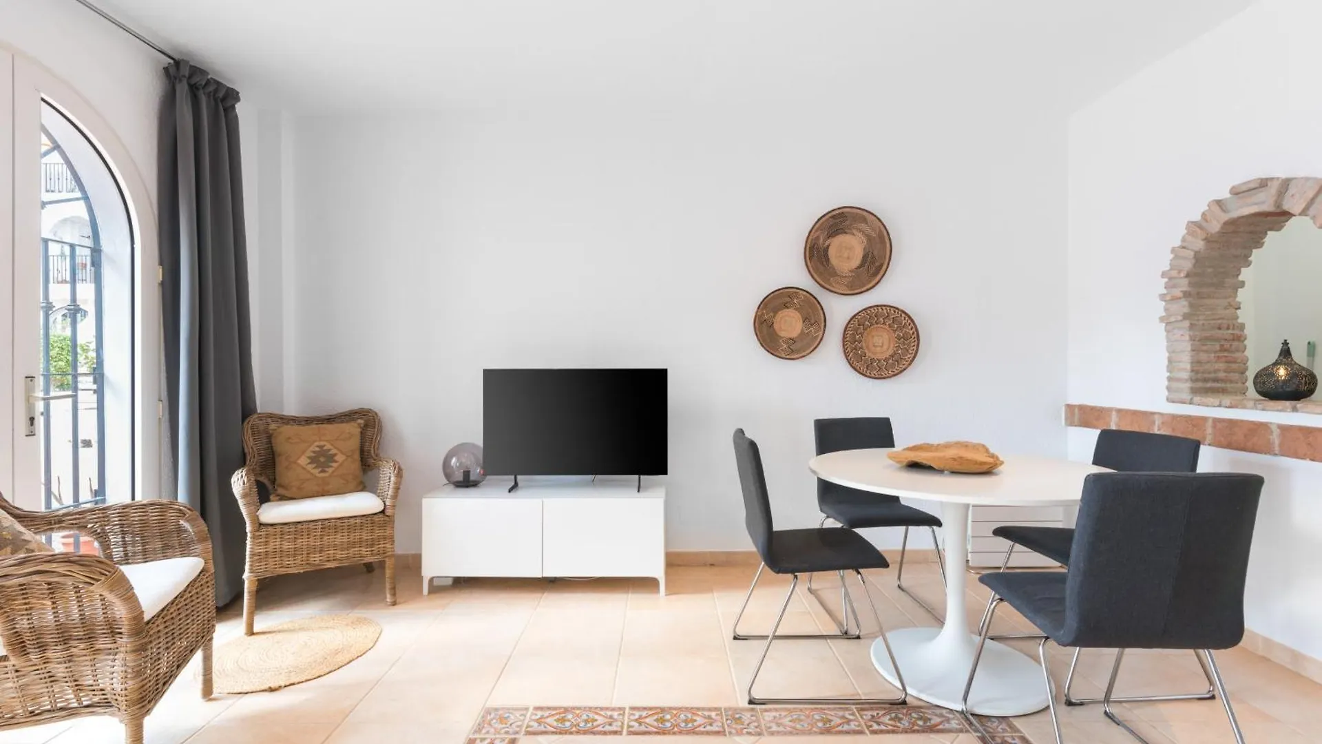 Tio Charles De June - Charming 2 Bedroom Apartmentの連絡先