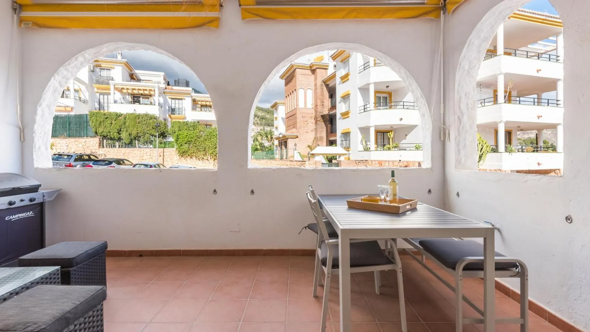 Tio Charles De June - Charming 2 Bedroom Apartment ベナルマデナ 0*,