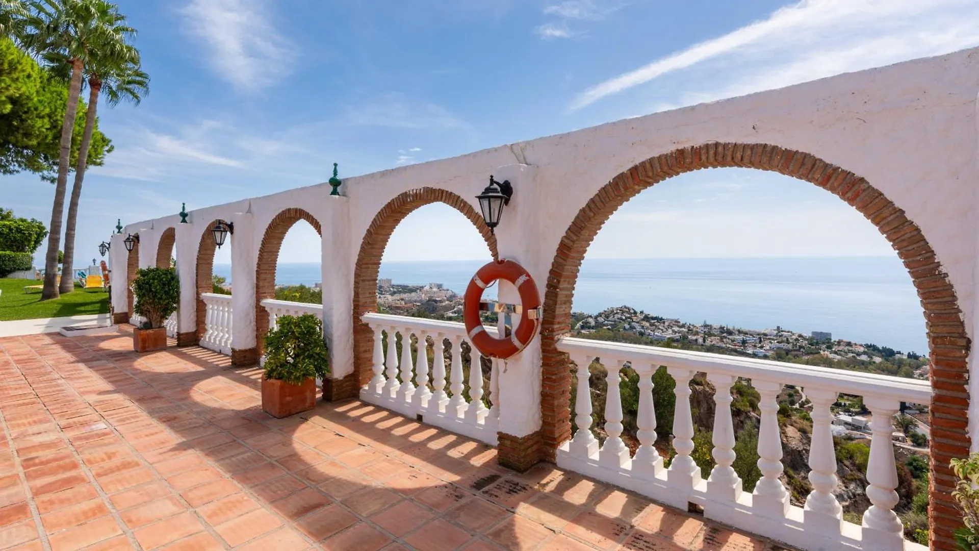 Tio Charles De June - Charming 2 Bedroom Apartment ベナルマデナ