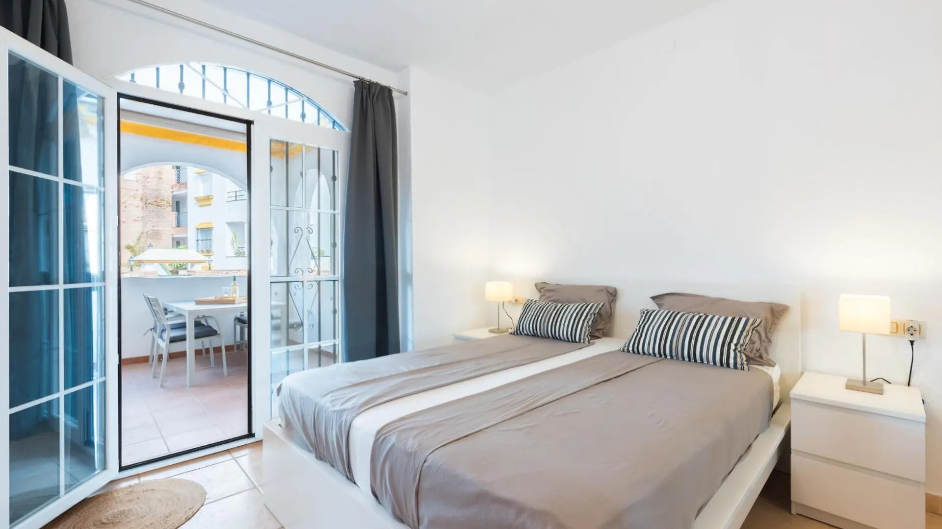 Tio Charles De June - Charming 2 Bedroom Apartment ベナルマデナ スペイン