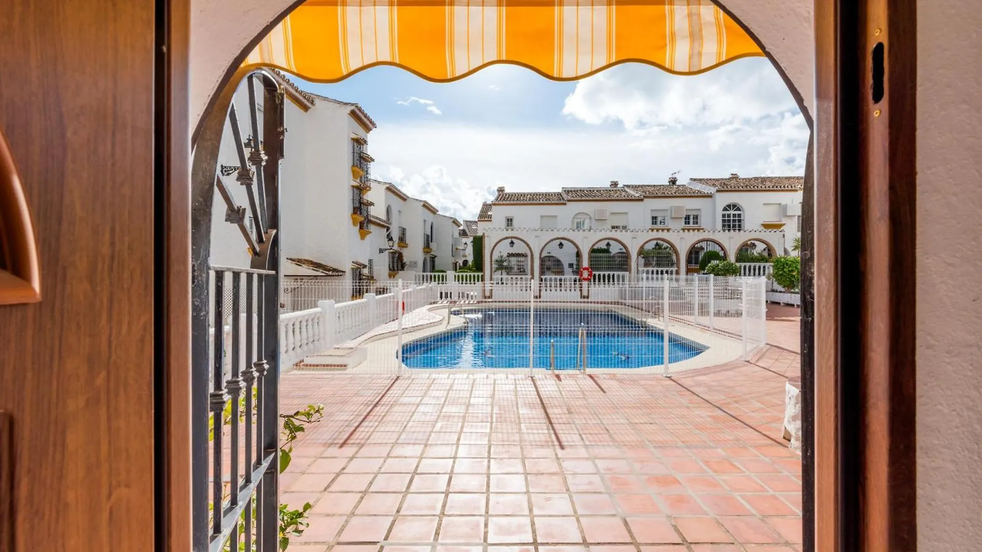 Tio Charles De June - Charming 2 Bedroom Apartment ベナルマデナ 0*,  スペイン